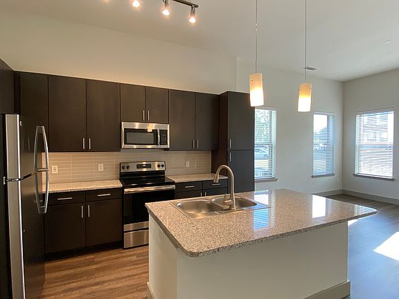 2nd image of 4211 Glenview Dr #3101