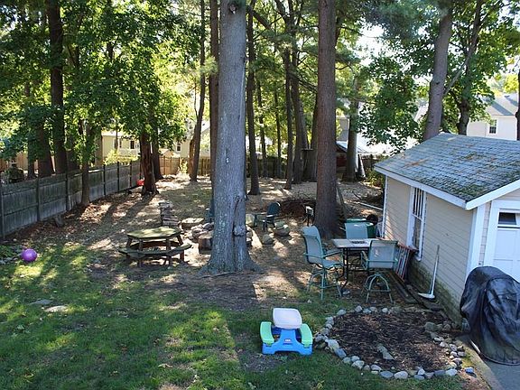 4th image of 38 Pine Cir