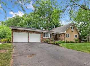 4 Lynnwood Rd, Edison, NJ 08820