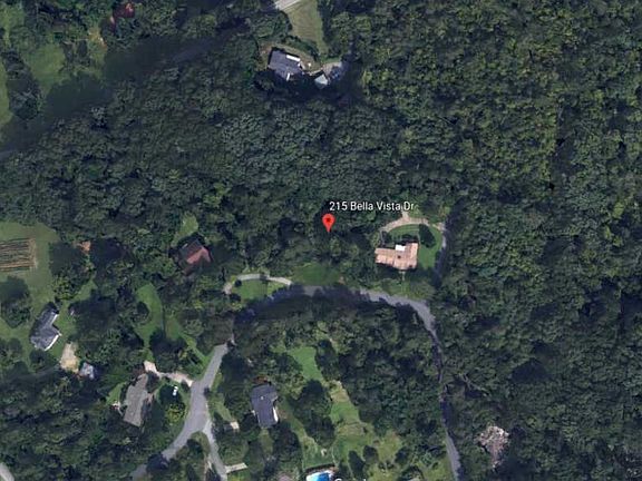 3rd image of 215 Bella Vista Dr
