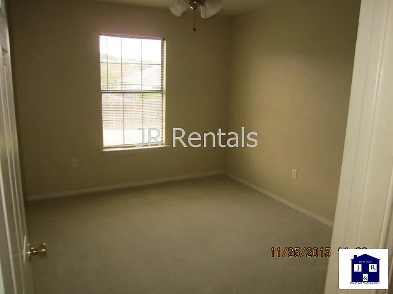 1506 Creek St — Photo 15