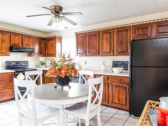 4th image of 3848 Forest Green Dr