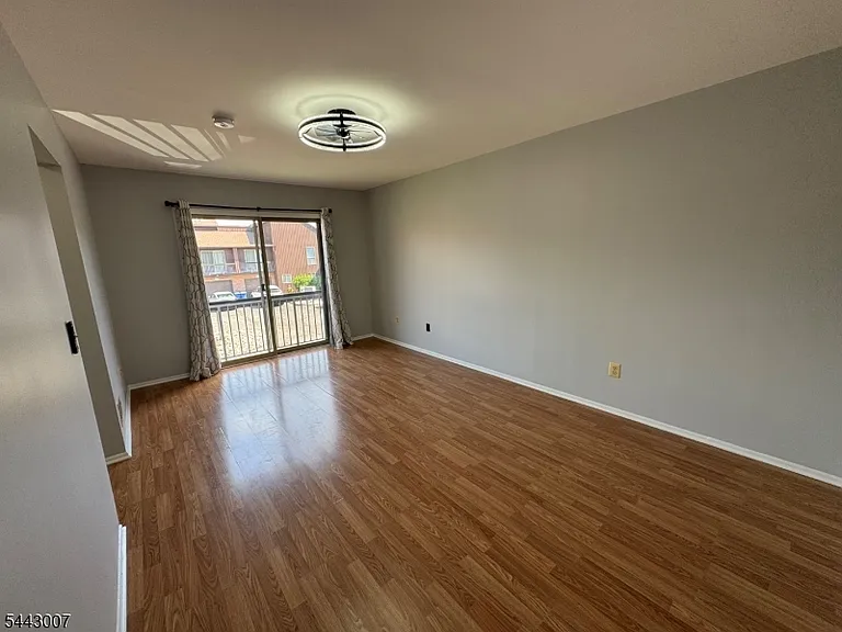 3811 Bloomingdale Dr — Photo 15