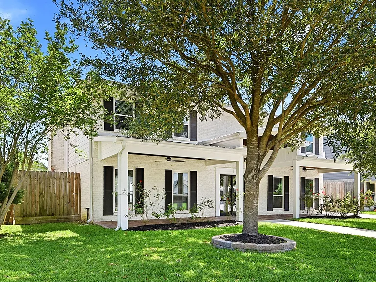 4810 Bayou Vista Dr — Photo 2
