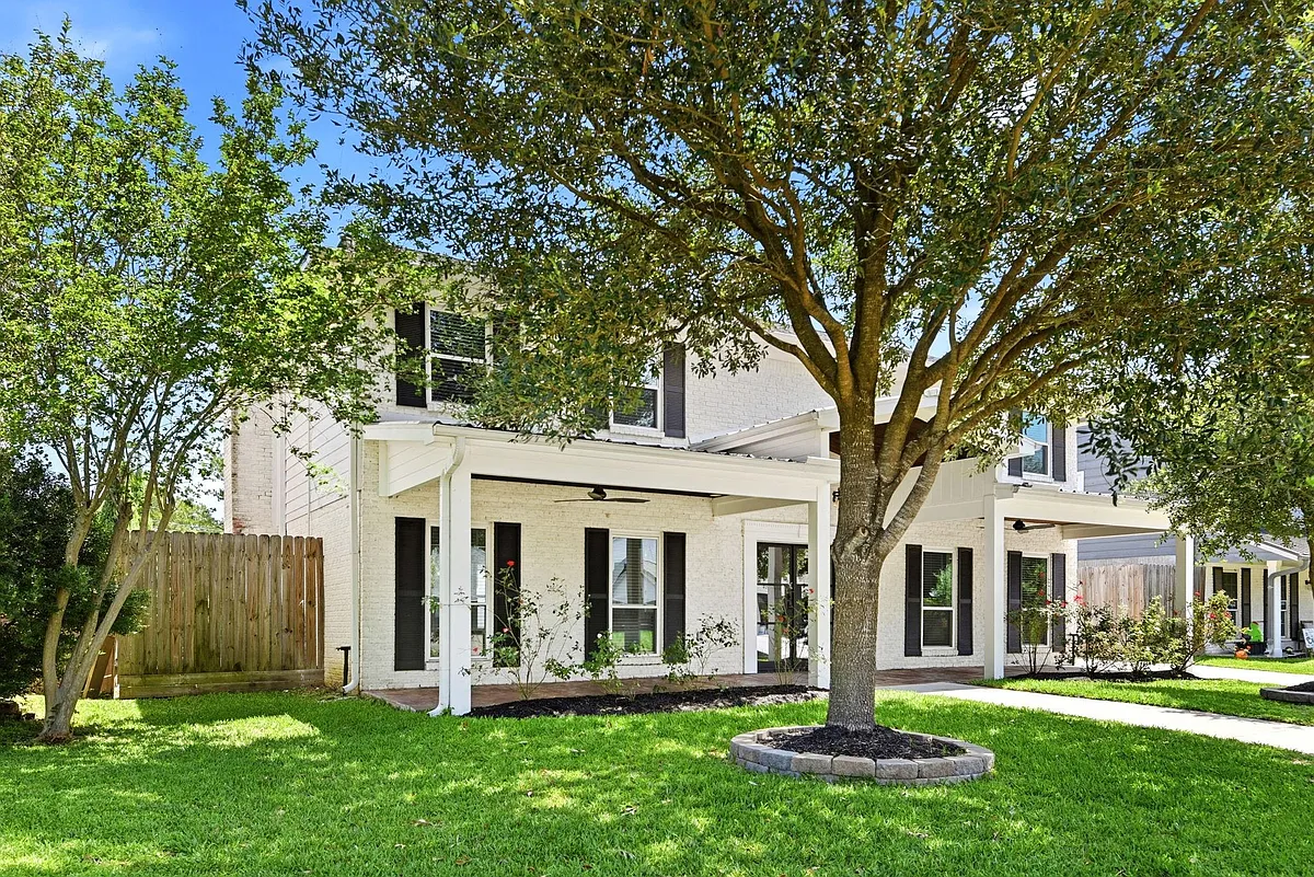 Building Photo - 4810 Bayou Vista Dr