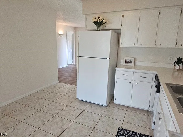 4018 Vilabella Dr — Photo 8