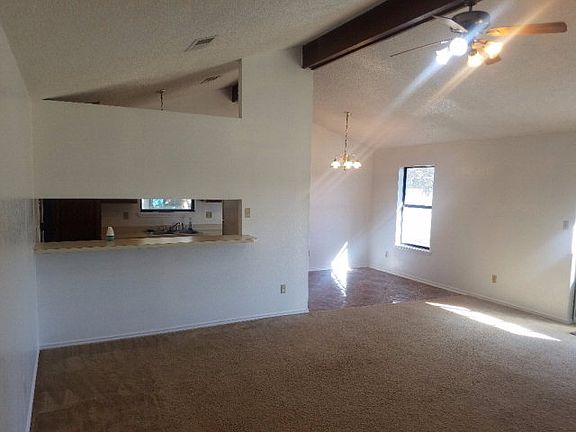 3rd image of 402 Mesquite Dr