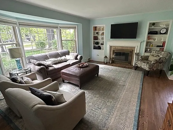 360 Eastgrove Rd, Riverside, IL 60546