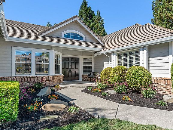 3rd image of 305 Tuscany Ct