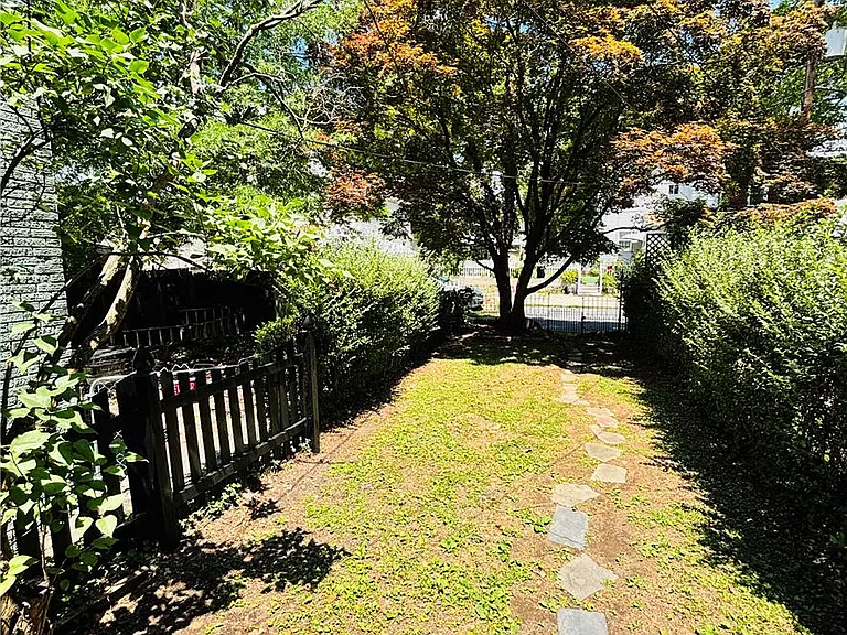 551 Park Pl — Photo 10