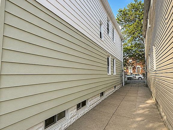5th image of 1906 E 52nd St