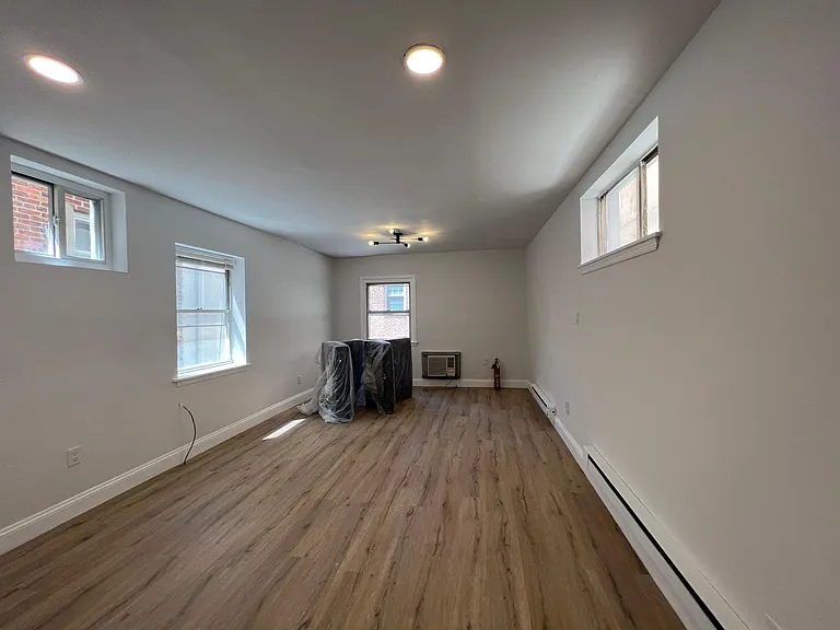 252 S 10th St #2R — Photo 4
