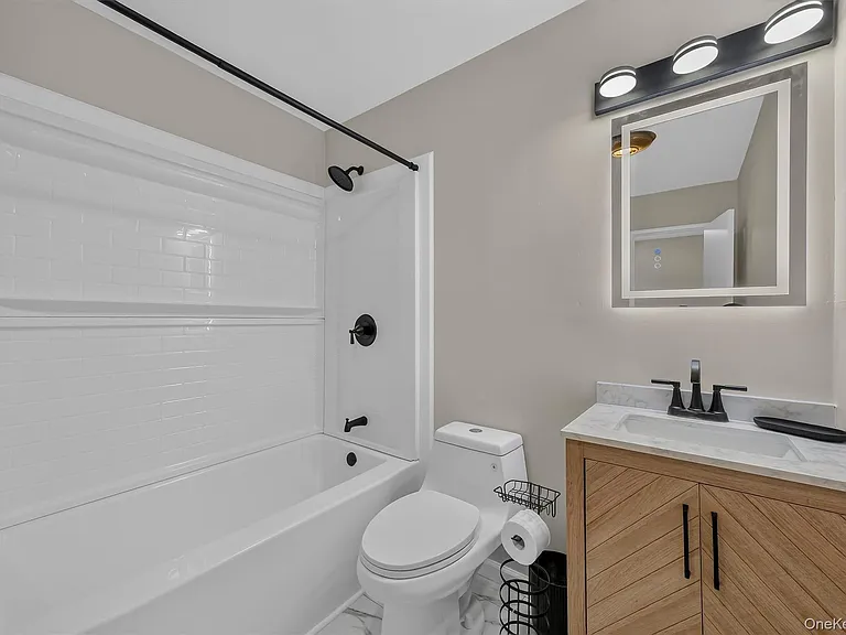 14 Scarborough Ln #D — Photo 10