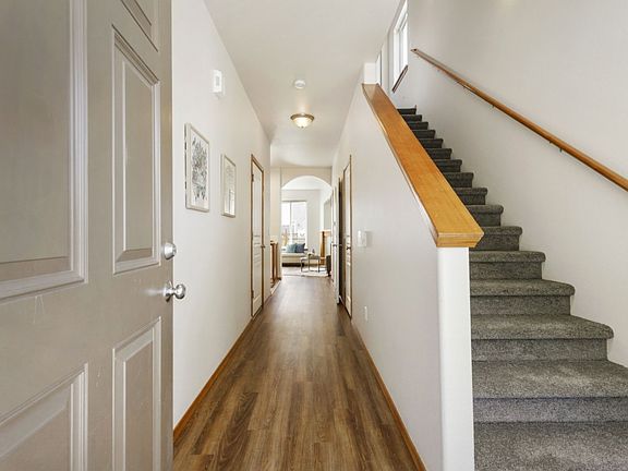 3rd image of 221 NE Miramar Cir