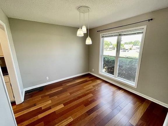 4th image of 3389 Endsworth Dr