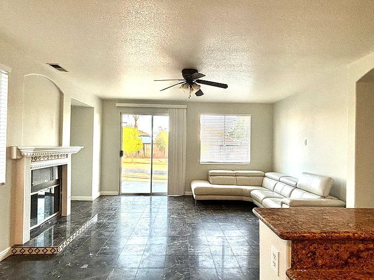 21525 Del Amo St — Photo 5