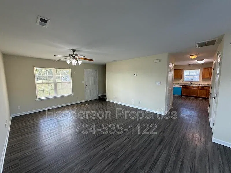 3 bed, 2.5 bath, 1480 sqft, $1,750 — Photo 3