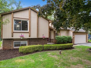 4343 Kelsey Farm Dr, Commerce Township, MI 48390