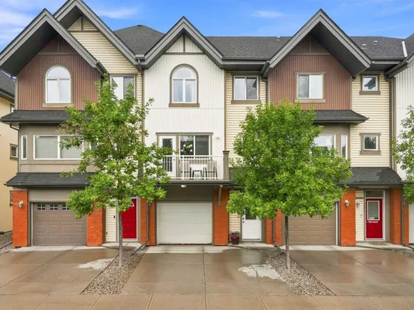 804 Wentworth Vlg SW, Calgary, AB T3H 0K6