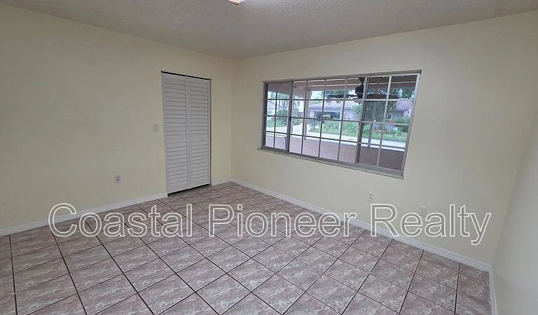 4817 Cypress Tree Dr — Photo 13