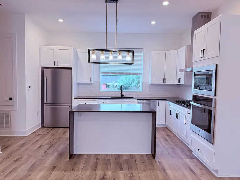 1417 Kramer Ln #7 — Photo 4