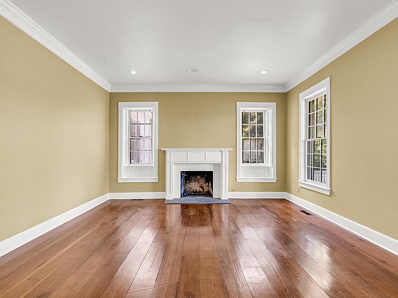 4th image of 192 Wood Ridge Rd