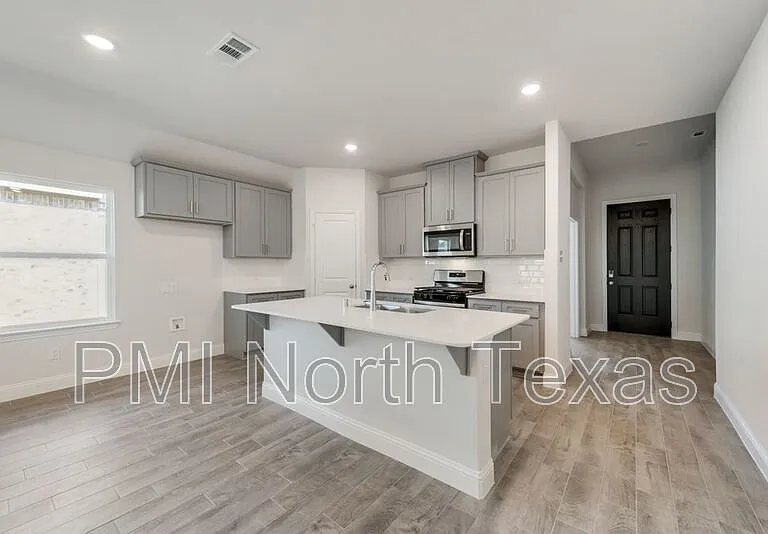 309 Amenduni Ln — Photo 5