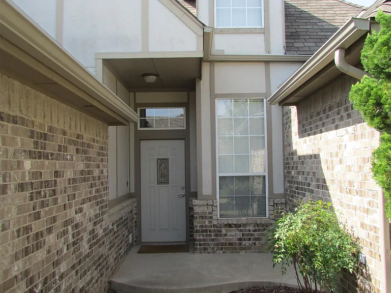 16601 Covington Mnr — Photo 2