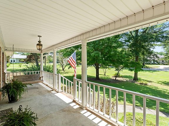4th image of 1747 Brookside Rd