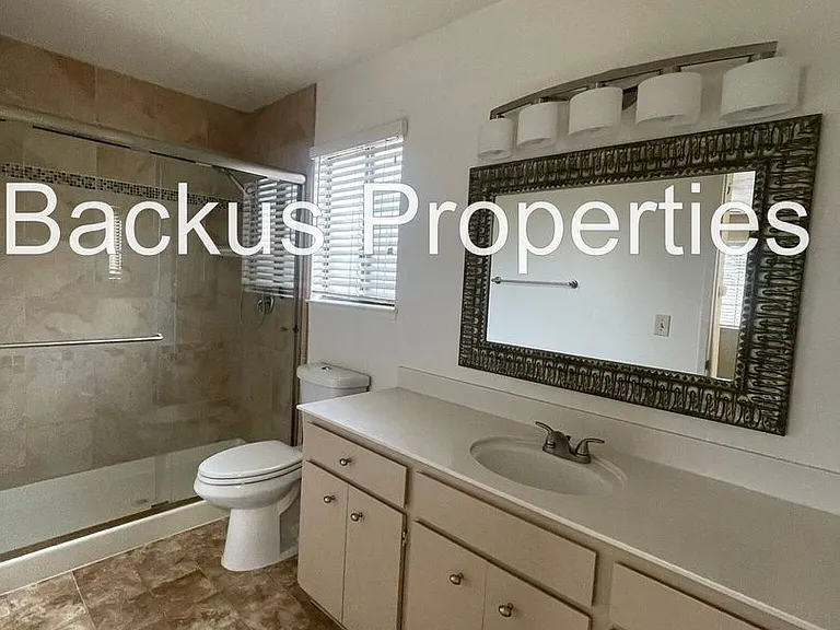 525 Victor St — Photo 12