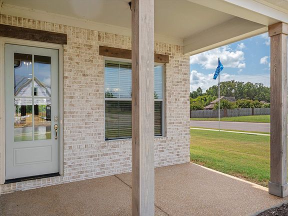 3rd image of 10 Chickasaw Trace Dr