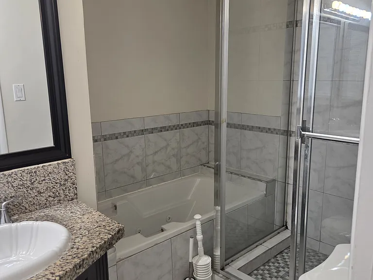 2620 W Arbor Vitae St — Photo 7