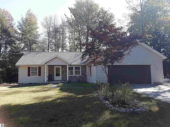 7612 Huntington Dr, Oscoda, MI 48750