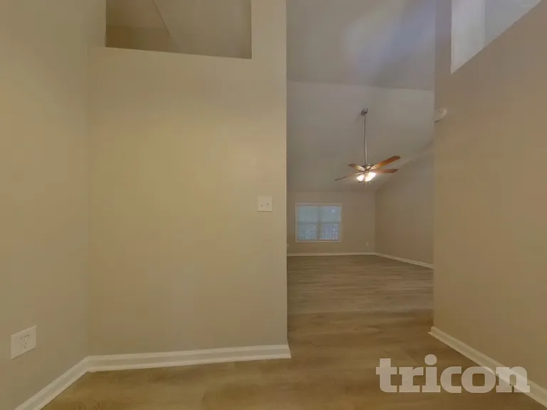 431 Bridgeport Pl — Photo 3