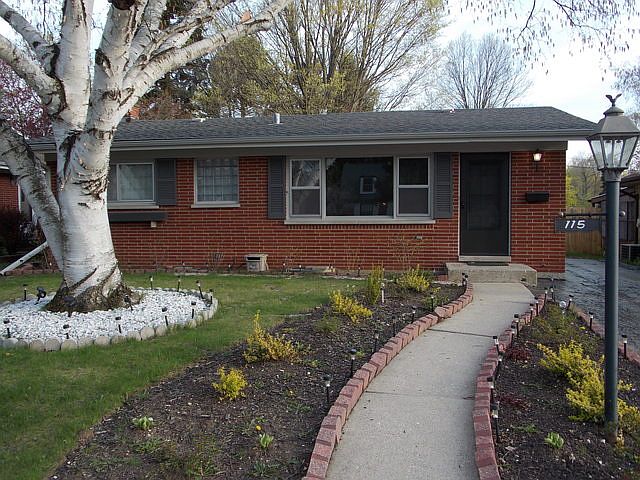 1st image of 115 Willow Dr