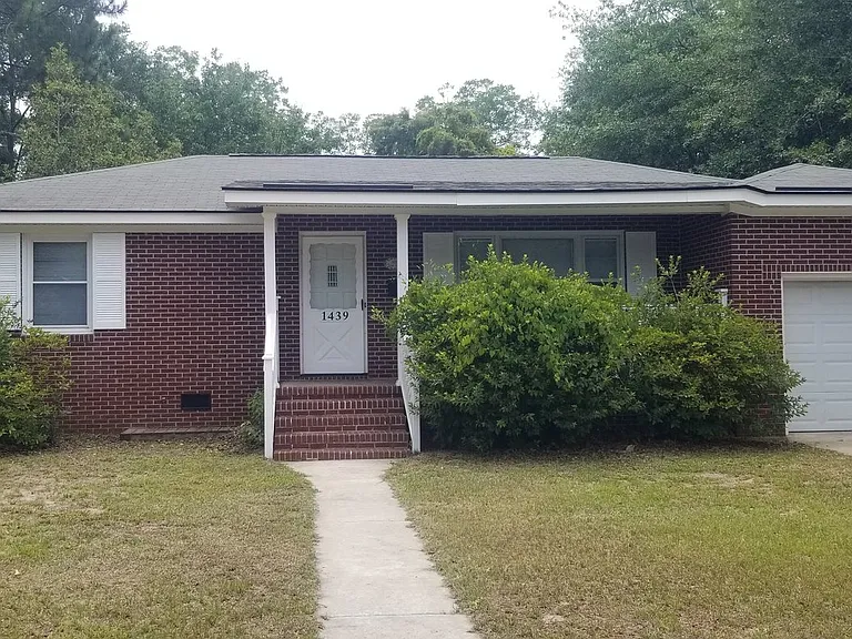 1439 Allen St — Photo 1
