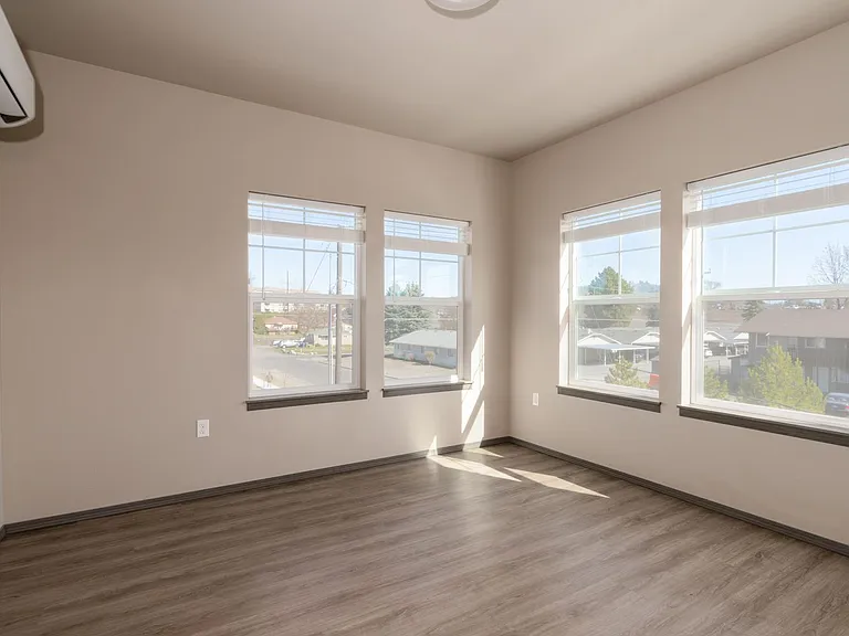 3024 E Jackson Ave — Photo 4