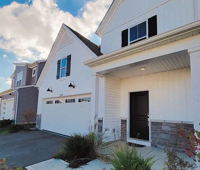 3275 Shoal Way — Photo 2