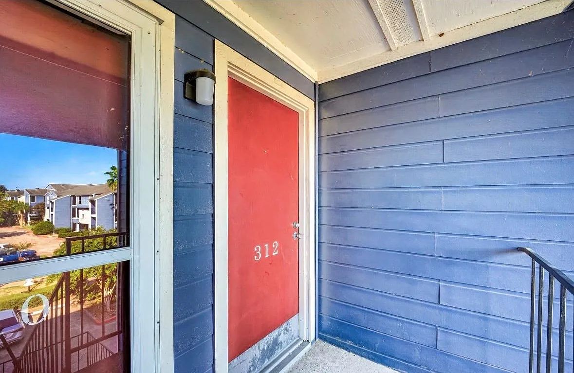 1 bed, 1.0 bath, 675 sqft, $1,225 — Photo 1