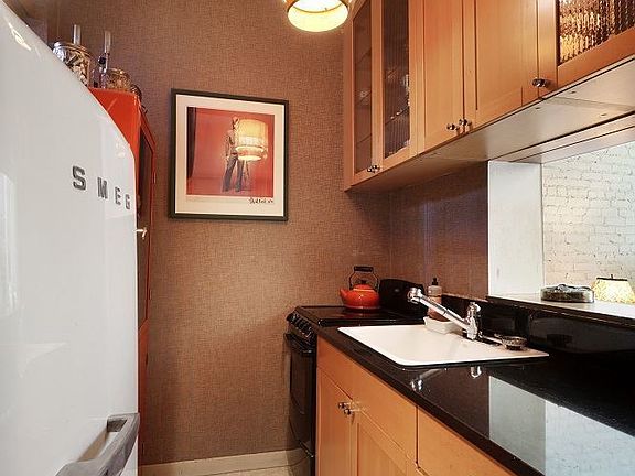 3rd image of 13 E 11th St #6L