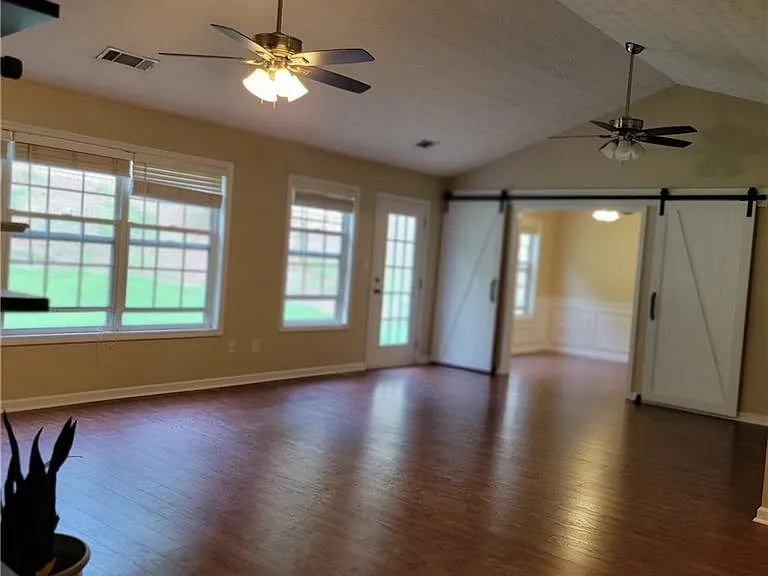 5219 Leecroft Dr — Photo 3