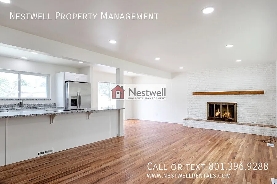 Spacious 4-bed home in Sandy! — Photo 3