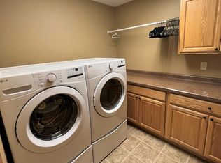 1915 10th Ave SE APT 2, Aberdeen, SD 57401