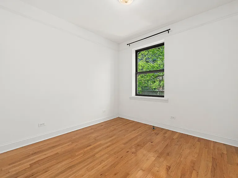 115 W 16th St #228 — Photo 4
