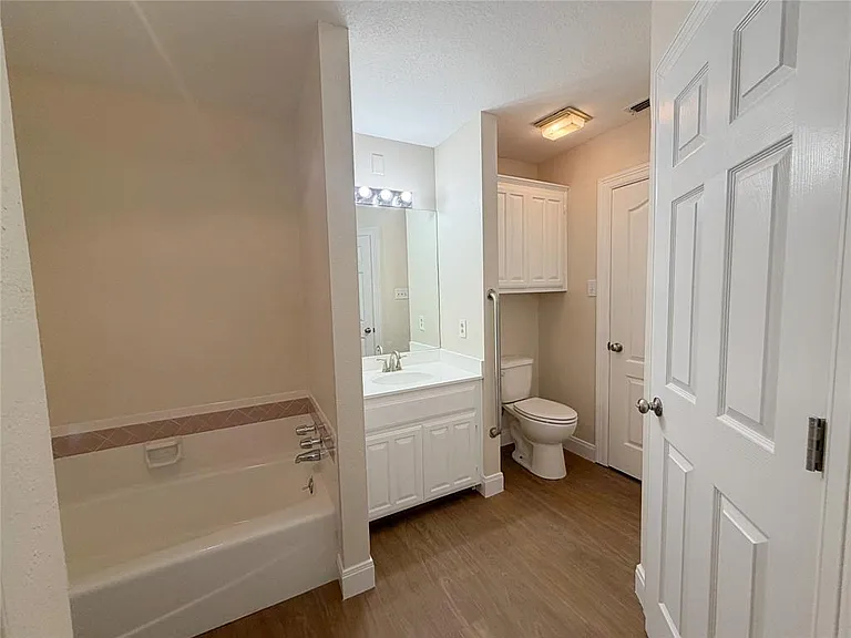 949 Reeves St — Photo 12