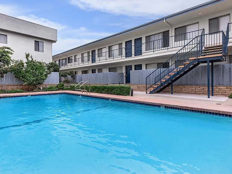 Emerald West Apartments — Photo 6