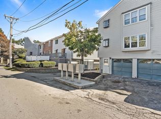 30 Angle St APT 1, Lowell, MA 01851