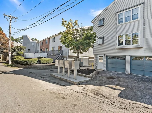30 Angle St APT 1, Lowell, MA 01851