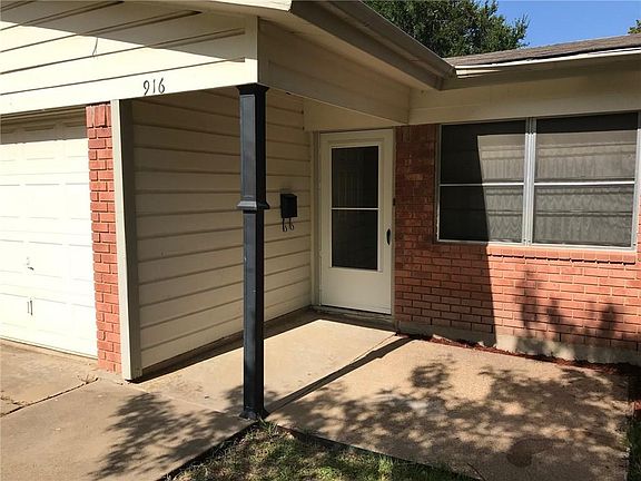 3rd image of 916 Jerry Ln