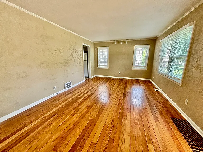 8110 Jarboe St — Photo 2